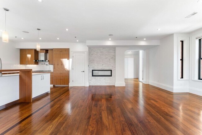 Building Photo - 32 Rutland St