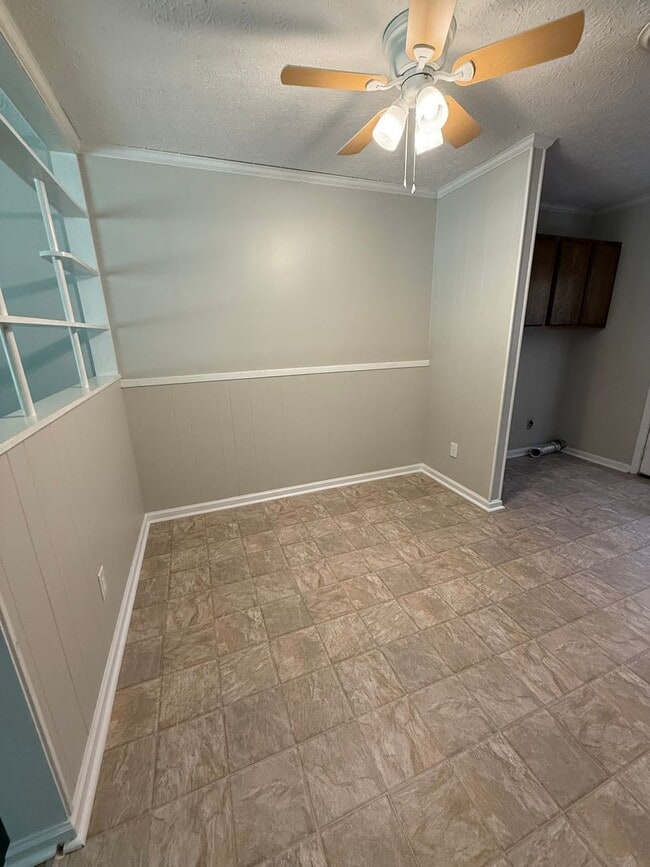 Building Photo - Cozy 2 Bed 1 Bath Duplex