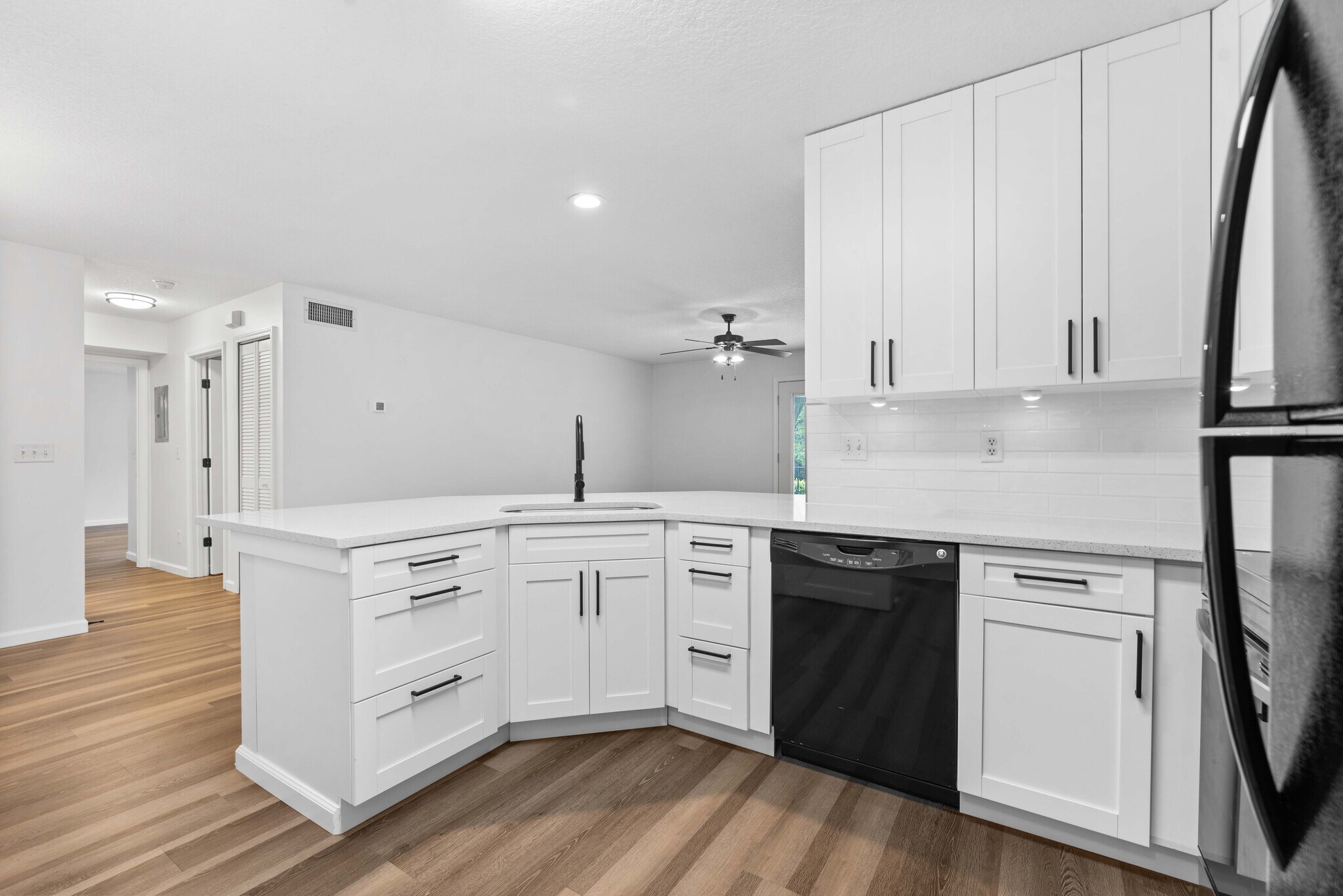 Building Photo - 13715 Richmond Park Dr N