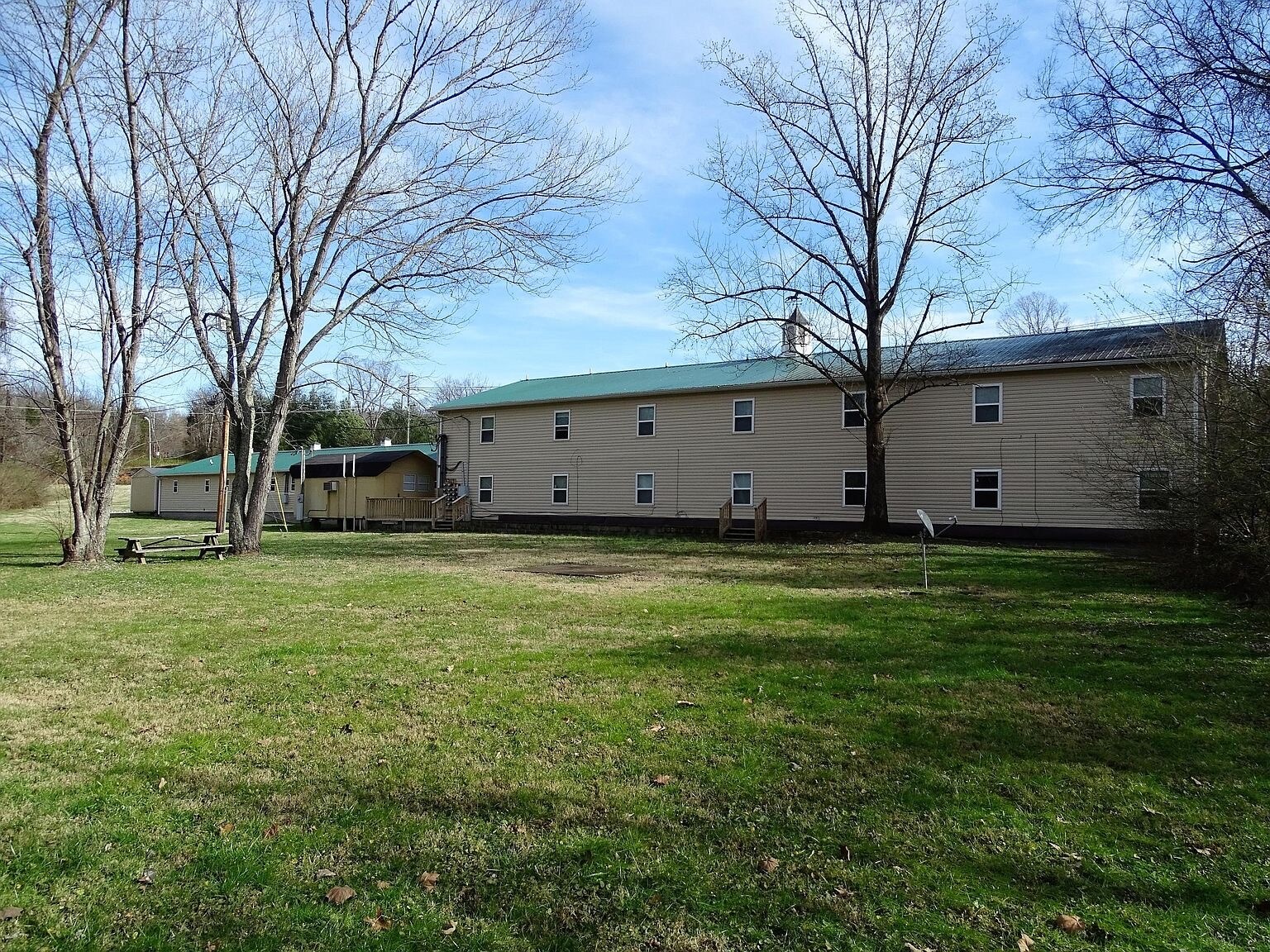Building Photo - 867 N Gallaher View Rd