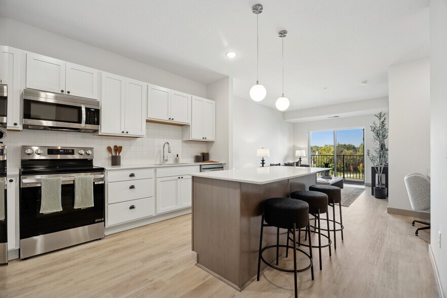 Primary Photo - Rowe