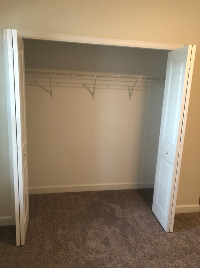 Building Photo - Lakefront Single Story 3/2 Home  FREE wash...