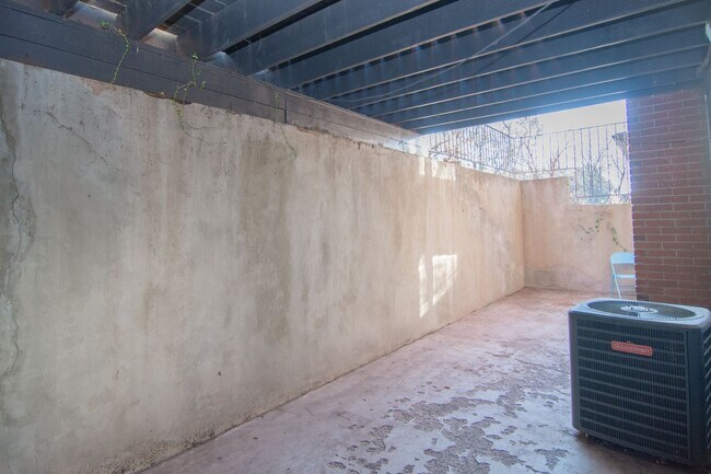 Building Photo - Ridgewood Condo 1 Bed Apartment W/ Pool & Clubhouse!