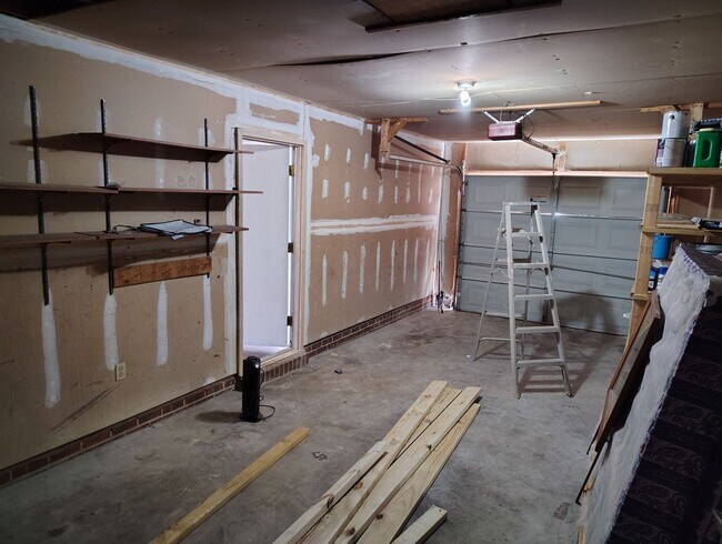 Building Photo - On the Level