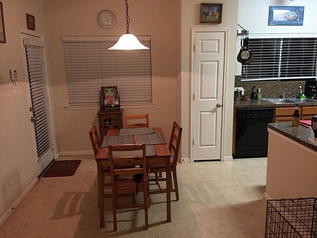 Building Photo - Adorable home with lots of upgrades!