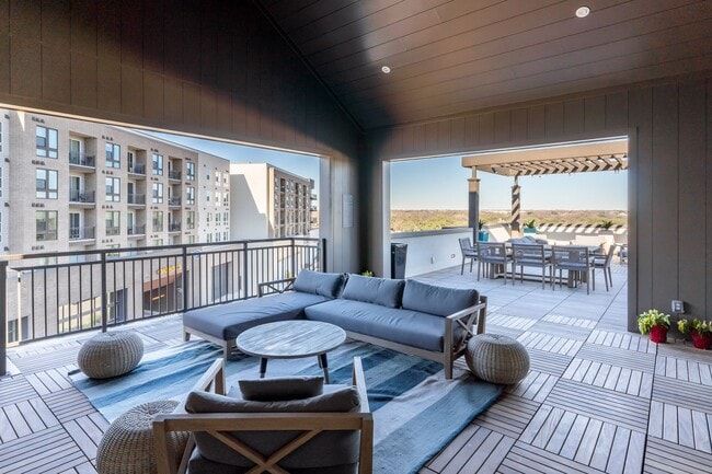 Building Photo - The Grove 2/2 Furnished