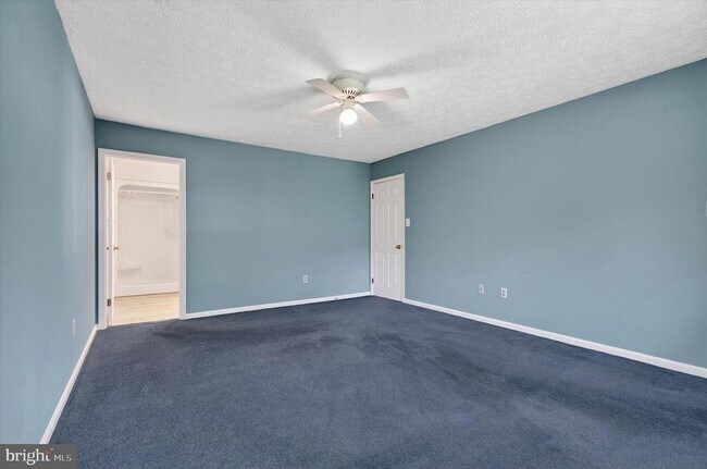 Building Photo - 8405 Overlook St