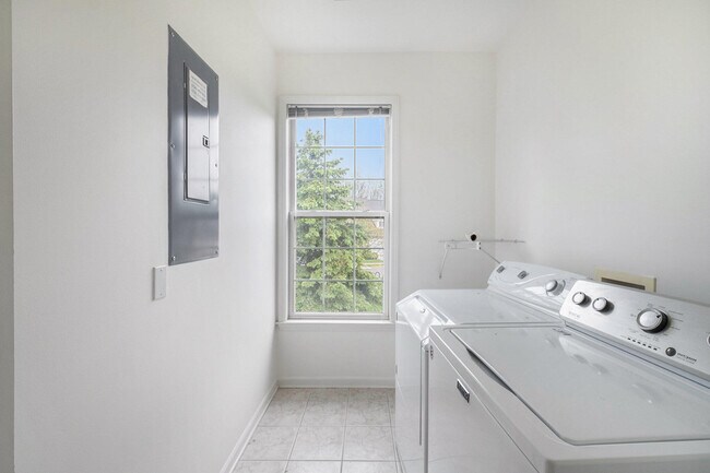 Building Photo - 2925 N Knightsbridge Cir