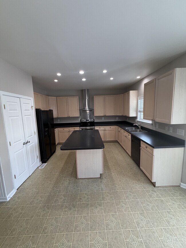 Building Photo - 163 Charlotte Ct