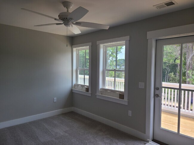 Building Photo - Two Bedroom Apartment, Walking Distance to Downtown Bluffton!