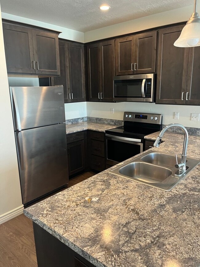 Building Photo - 1 Female Room in a Cute Orem Townhome