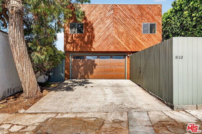 Building Photo - 810 Nowita Pl