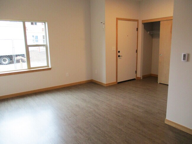 Building Photo - Molalla Gardens