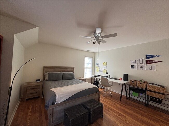 Building Photo - 1120 Landings Overlook