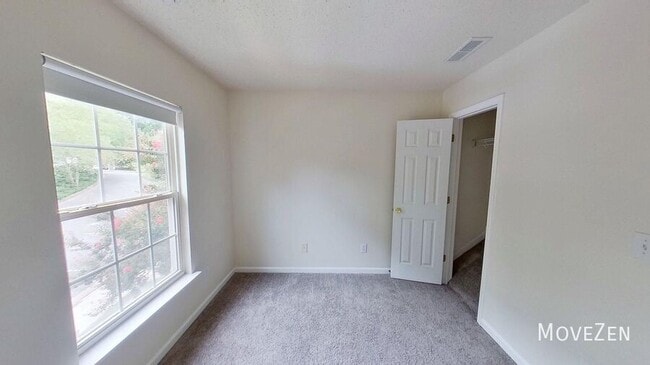 Building Photo - 614 Canyon Lake Cir