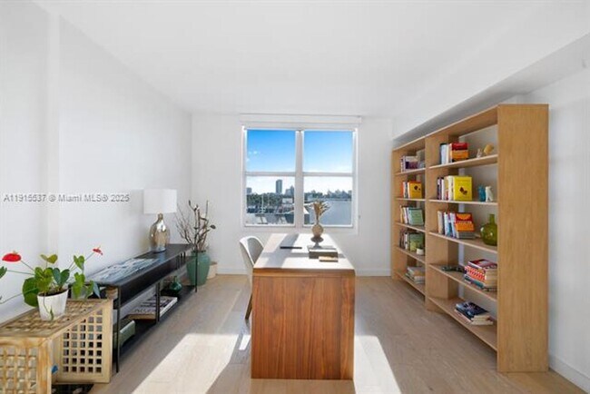 Building Photo - 1800 Sunset Harbour Dr