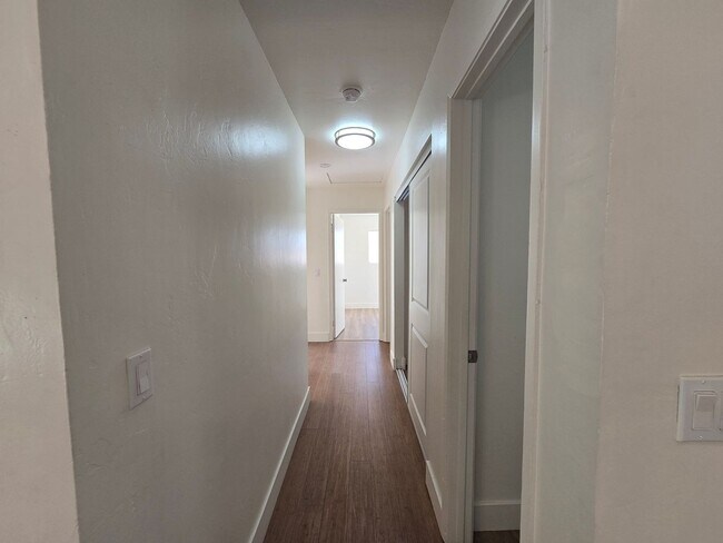 Building Photo - 6046 Reo Pl