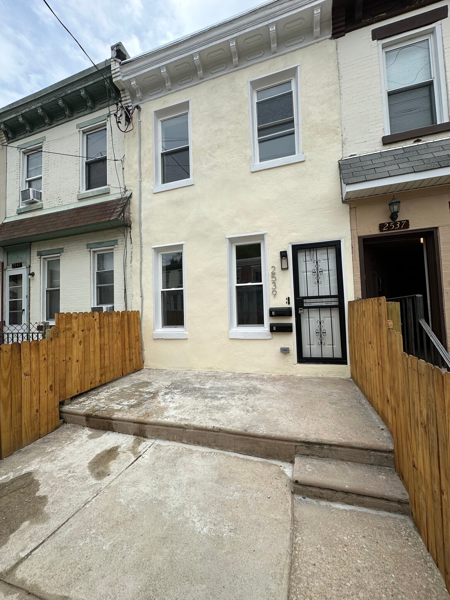 Building Photo - 2539 N Marshall St