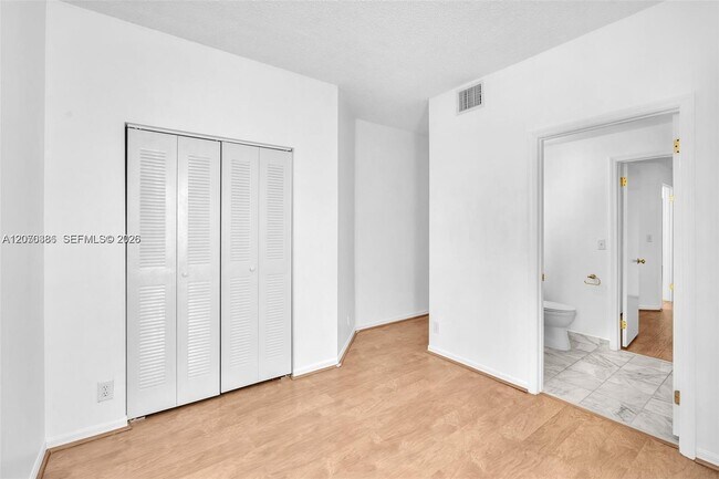Building Photo - 800 Sorrento Dr