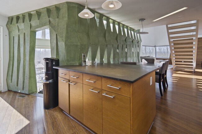 Building Photo - 135 Muzzy Rd