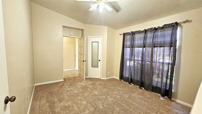Building Photo - 16975 Meadowlark St