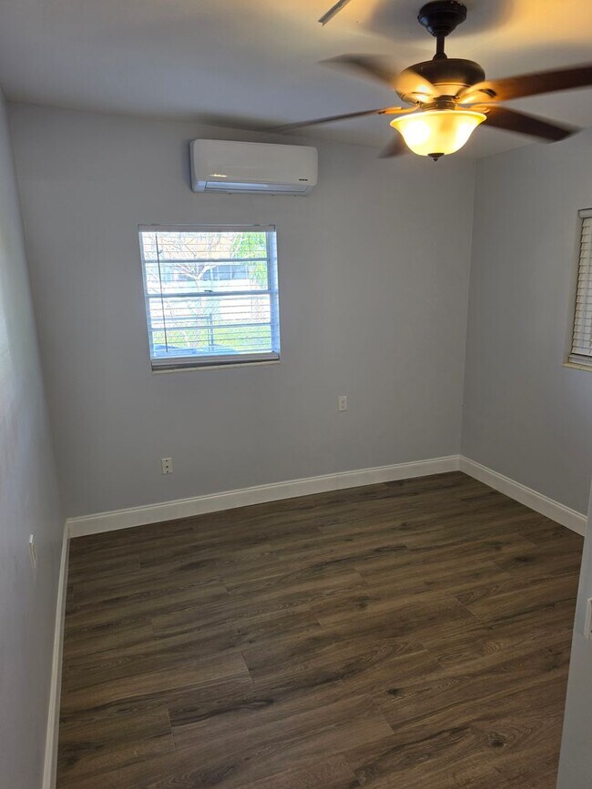 Building Photo - FOR RENT!!! NEWLY RENOVATED 2-BEDROOM TRIPLEX – UTILITIES INCLUDED – PRIME KISSIMMEE LOCATION!