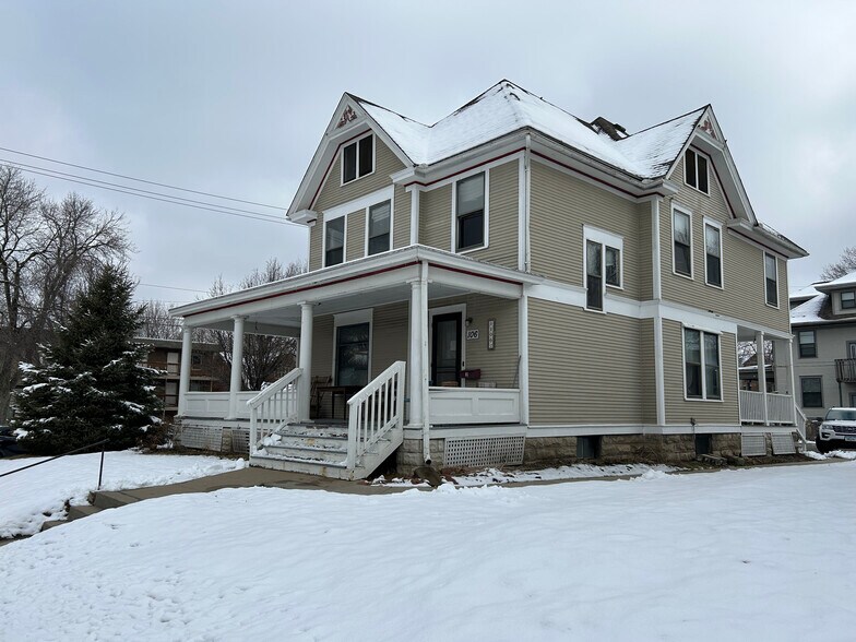 Building Photo - 106 S Dodge St