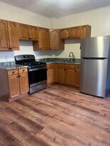 Building Photo - 216 Elm St