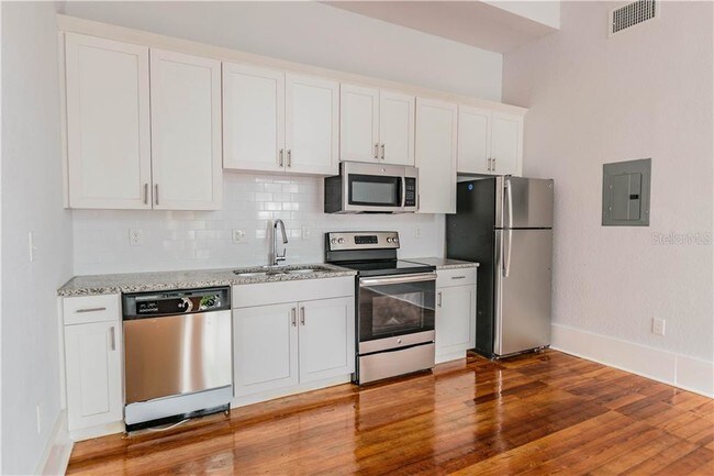 Building Photo - 1090 10th St N