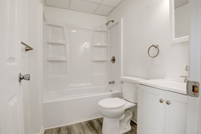 Building Photo - Central Plaza Apartments