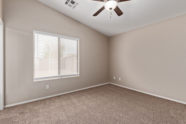 Building Photo - Freshly Remodeled Home in Apache Junction