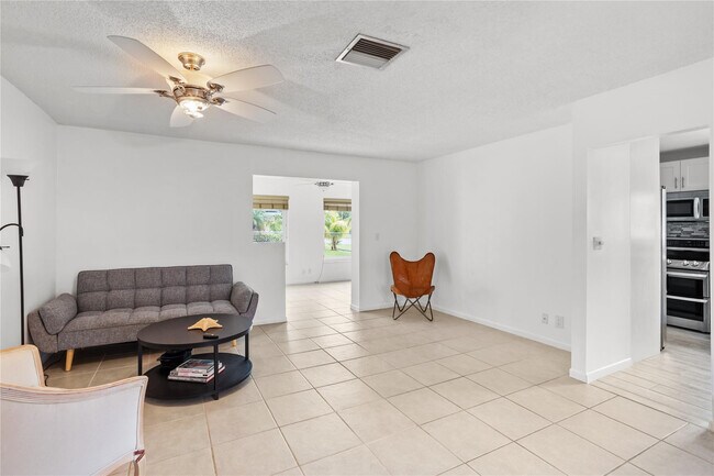 Building Photo - 6579 Country Way