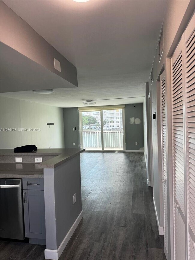 Building Photo - 4000 NE 170th St