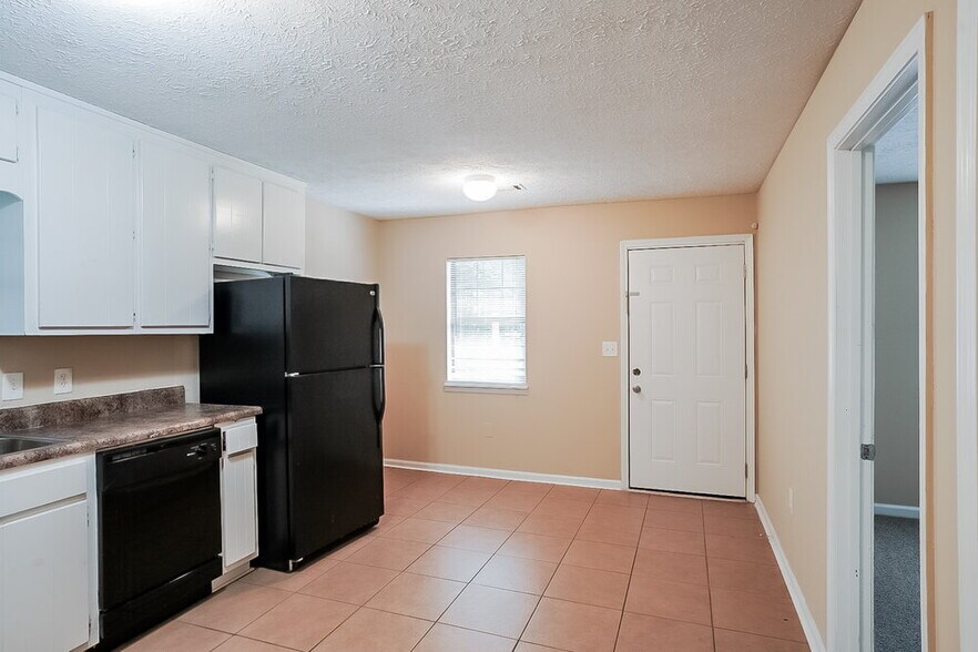 Building Photo - 8375 Warren Dr