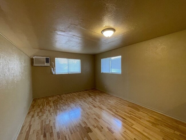 Building Photo - 745 Rosedale Dr