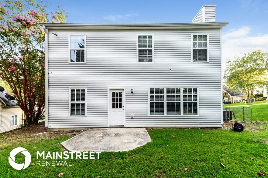 Building Photo - 2520 Lake Royale Dr