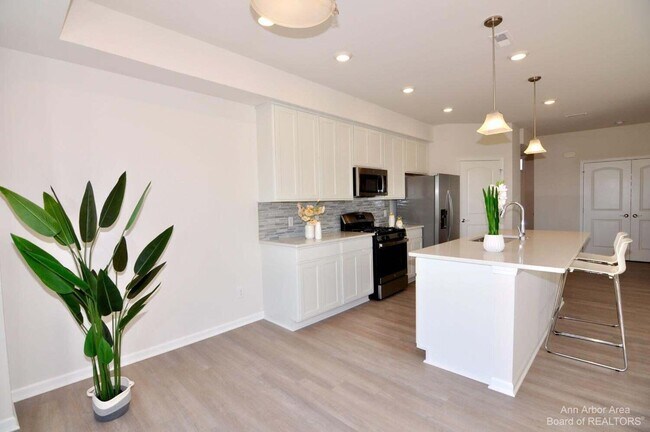 Building Photo - 1104 Salt Springs Dr