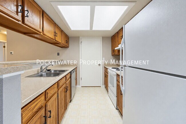 Building Photo - 6225 Willow Ln