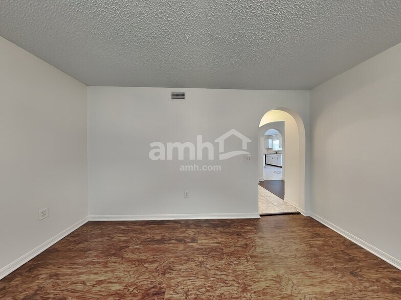 Building Photo - 7407 Overland Park Blvd