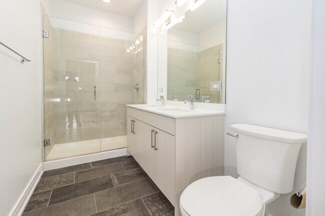 Building Photo - 1554 N Talman Ave