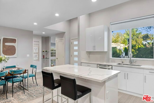 Building Photo - 5147 Fulton Ave