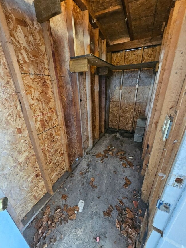 Building Photo - 3 Bedroom, 1 Bath House in Cute Neighborhood!