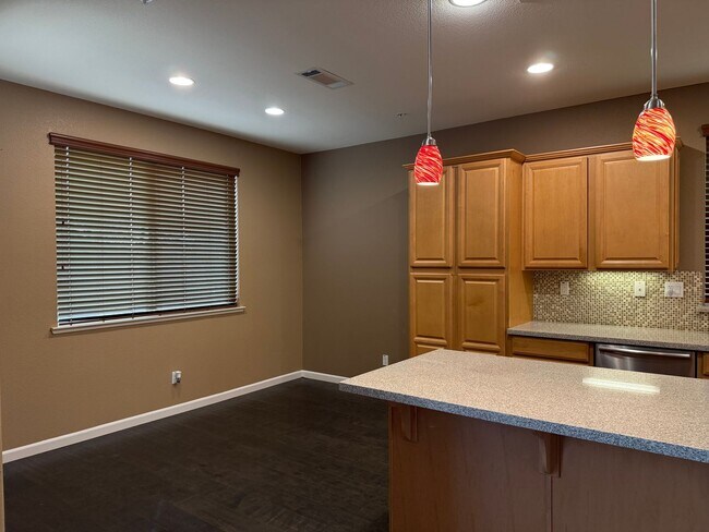 Building Photo - Private Cul-de-Sac Home in Gated Roseville Community with Views