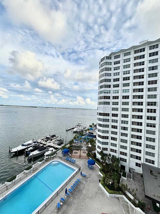 Building Photo - 801 Brickell Bay Dr