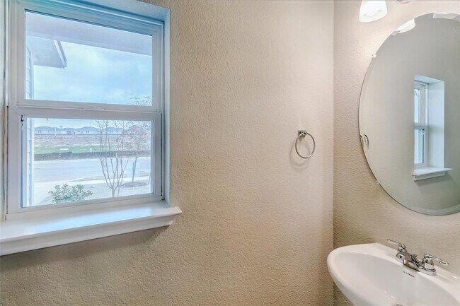 Building Photo - 113 Watercourse Wy