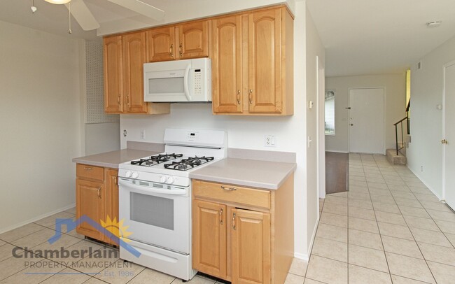 Building Photo - Cozy 3 Bedroom Townhouse in the Bay Shores South Community