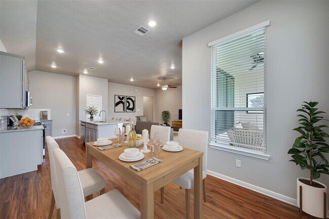 Building Photo - 1026 Tomball Downs Dr