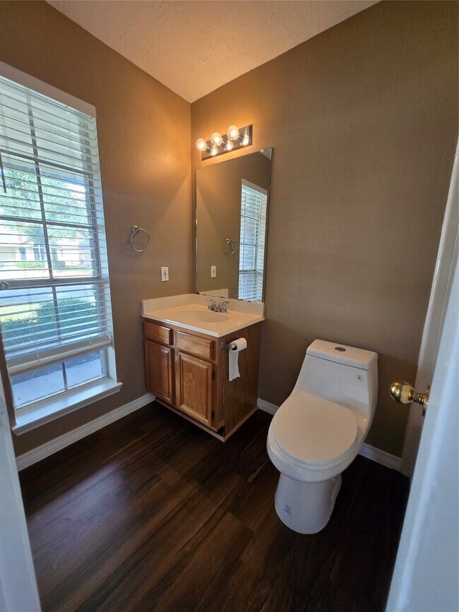 Building Photo - 2730 N Larkspur Cir