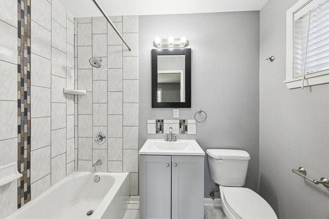 Building Photo - 10622 Oasis Dr
