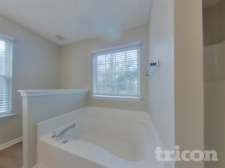 Building Photo - 34 Glenabbey Dr